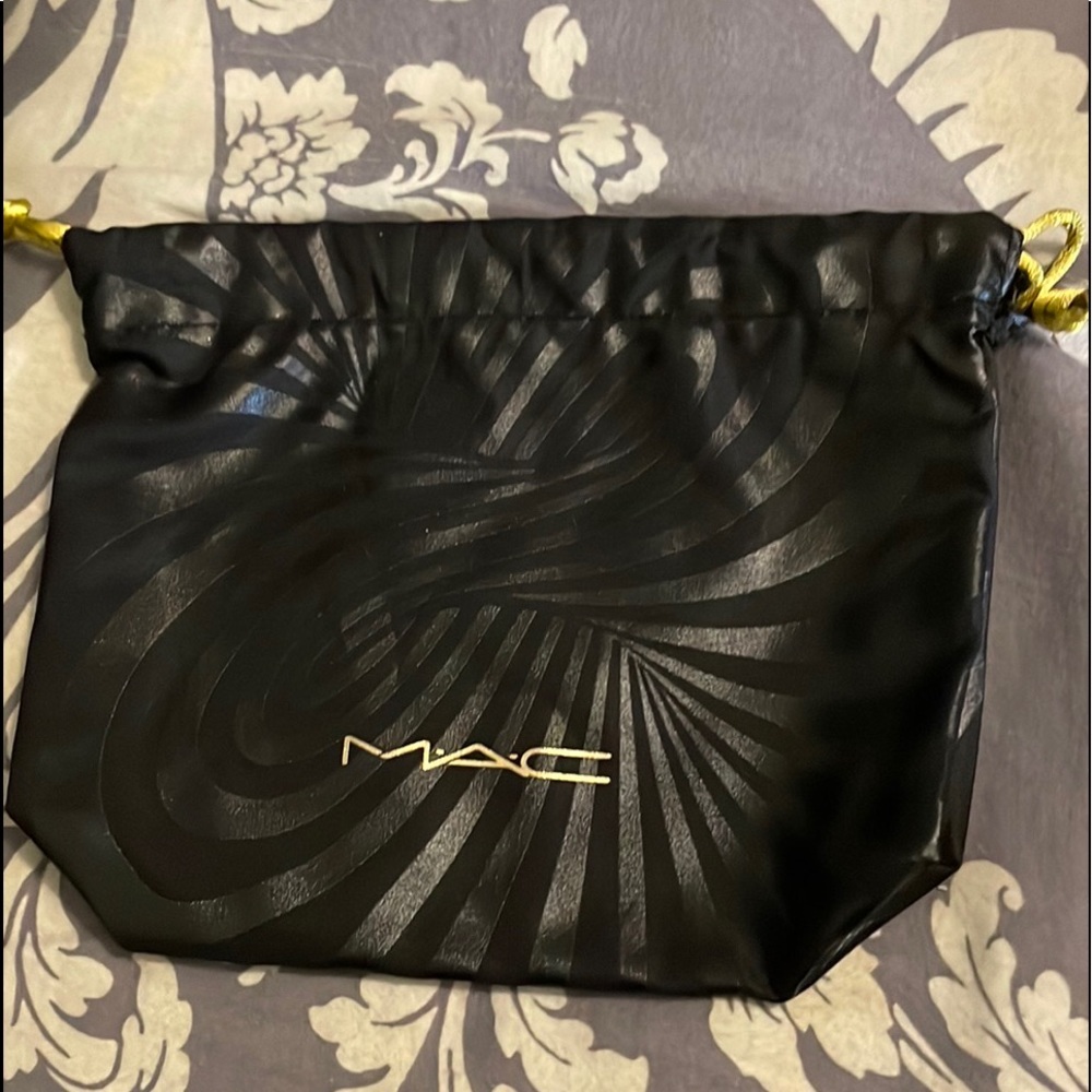 Mac Christmas 2021 Makeup Bag